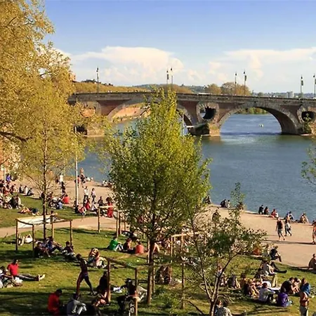 T4 Lumineux, Metro Et Commerces A Proximite